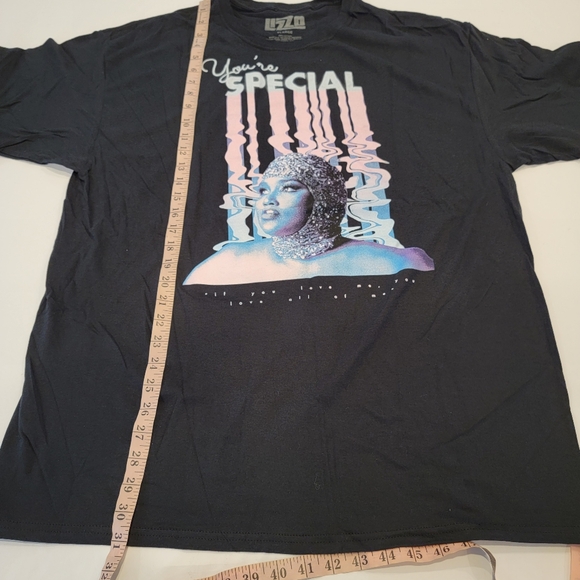 Lizzo You’re Special Officially Licensed Graphic Tee Size XL New! - Picture 7 of 8